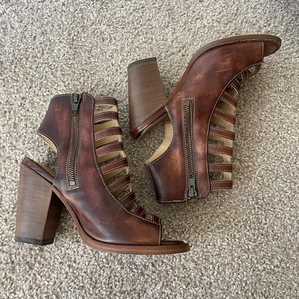Bed Stu Brown Leather Cutout Block Heel Sandals - Picture 4 of 8